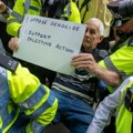 Više od 400 ljudi uhapšeno u Londonu na skupu podrške zabranjenoj grupi Palestinska akcija