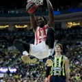 "Brutalno" zakucavanje Izundua dok Zvezda razbija Fener VIDEO