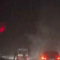 Sneg okovao put na Divčibarama Snežni pokrivač otežava saobraćaj širom zemlje: Vozačima se savetuje dodatni oprez (video)…