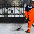 Ekipe JKP „Mediana“ čiste sneg i posipaju so na ulicama Niša