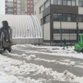 JKP “Gradska čistoća” čisti sneg iz školskih dvorišta