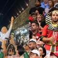 SP UŽIVO: Salah igra na ulici, čaša koktela u obliku pehara…