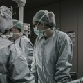 Prvi put u svetu: AI pomogla hirurzima da uklone tumor na mozgu