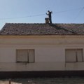 Kad spasa stigne, svi se „hvataju za dugmiće“! Zna ga ceo Srem, peo se i na 60 metara, a strah od visine pobedio je voljom…