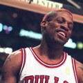 Legendarni košarkaš ne prestaje da iznenađuje: Ludi Rodman na obrazu istetovirao portret svoje devojke