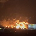 Ogroman požar na autoputu Tirana-Drač, gori fabrika boja (video)