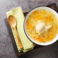 Da li pileća supa zaista pomaže kod bolesti ili su nas u to ubedile starije generacije?