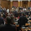 Prekinuta sednica Skupštine Srbije, u sali obezbeđenje (video)