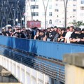 Fanovi benda „Ramštajn” doneli vatrenu energiju u grad: Preko Brankovog mosta pravo na spektakl na Ušću