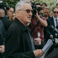 Robert de Niro i policajci sa Kapitola u kampanji protiv Trampa