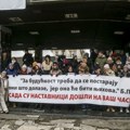 Protest novobeogradskih prosvetara u znak podrške kolegama: „Da nam godine ne pojedu skakavci“