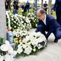 Premijer Macut položio venac za žrtve masakra kod Mladenovca Dve godine od krvavog pira