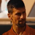 Novak Đoković pobedu u prvom kolu Vimbldona proslavio simulacijom "pumpanja" (video)
