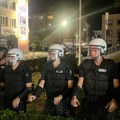 Policija i večeras štitila prostorije SNS-a u Leskovcu, protesti prošli bez incidenata
