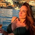 Sofija uživa na Mikonosu i provocira: Glumica pokazala bujni dekolte usijale se mreže zbog njenih oblina