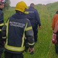 Jeziva nesreća u Smederevu! Sa krova pao direktno na ogradu, probola ga šipka: Hitna zvala vatrogasce u pomoć