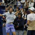 Nezapamćen skandal na US Openu: Medvedev i publika prekinuli duel, na meč lopti krenulo vređanje