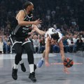 "Fantomski" faul Parkera - sudije oštetile Partizan VIDEO