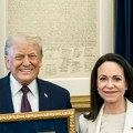 "Hvala ti, Marija!" Oglasio se Tramp nakon što mu je Mačado poklonila svoju Nobelovu nagradu za mir