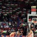 (VIDEO) Zvezda igra, a sa tribina podrška Palestini