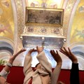 "Mislio sam da ću pasti u nesvest, a onda..." Neverovatna ispovest Somborca koji je satima čekao da se pokloni Pojasu Presvete…