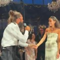 Neviđeni kadrovi sa venčanja Tamare Kalinić: Filipo joj peva, žurka se sa obale preselila u staklenu dvoranu sa kristalnim…