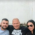 "Spajam oca i ćerku" Osman Karić sa Majom i Asminom nakon što je ugostio Aneli: "Vraćam osmeh na lice", uzburkao mreže objavom…