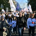 Vučić šeta Novim Sadom sa hiljadama pristalica: Stigao vozom, očekuje se sastanak sa Ficom, uskoro počinje veliki skup liste…