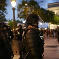 Demonstranti napali kuću lokalnog zvaničnika u Parizu, povređeni žena i dete