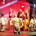 Plesna trupa „Una saga Serbika“ oduševila spektaklom na otvorenom na Kulturnom letu u Žablju