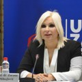 Zorana Mihajlović saopštila da njen pokret ne izlazi na izbore, a onda pokazala spisak fantomskih glasača koje SNS dovodi u…