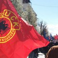 Iznad Kosovske Mitrovice postavljen znak "UČK"