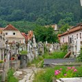 Skandal u komšiluku: Građani traže uklanjanje spomenika s pravoslavnog groblja, neće očima da ga vide