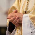 Biskupu sude zbog zlostavljanja dece: Rimokatolički sveštenik optužen za 19 krivičnih dela
