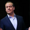 "Неталентовани Клуни би да прогони руске новинаре": Медведев објашњава како ц́е се то завршити