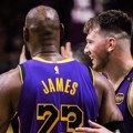 Veliki problem za lejkerse i luku dončića: Lebron Džejms se povredio! (video)