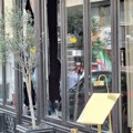 Razlupana velika stakla poznatog restorana u centru Beograda, radnici došli na posao i imali šta da vide
