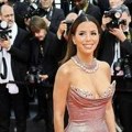 Holivudska diva oborila je Kan na kolena: Kreacija na šnjiranje mamila je uzdahe i poglede sa svih strana