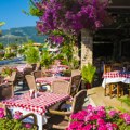 Destinacija u Grčkoj koja još uvek ne prazni novčanike srpskih turista: Presek junskih cena u Pargi