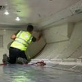 Zmija napravila dramu na aerodromu: Uvukla se u avion, da je pobegla ka putnicima morali bi da rastave ceo avion