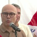 Prezirem svakog ko prezire jug Srbije, ko ne voli jug ne voli Srbiju Miloš Vučević poslao moćnu poruku na skupu u Vrtogošu kod…