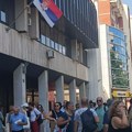 Protest ispred Prekršajnog suda u Novom Sadu zbog privođenja studenta