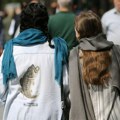 Pramen kose i talas besa: Šta se stvarno promenilo u Iranu posle protesta ‘Žena, život, sloboda’