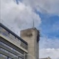 Požar u zgradi EPS u Novom Sadu: Crni dim izbija iz zgrade (video)