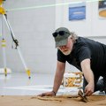 Holandska galerija prekrila pod puterom od kikirikija u čast preminulog umetnika