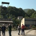 Mrak u jami, mrak i u novčaniku: Rudari četvrtu noć ne izlaze u znak protesta zbog neisplaćenih plata