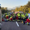 Srpkinja sa troje dece preživela pakao u Austriji: Auto se zapalio na auto-putu, pa ih spasio vatrogasac (foto)