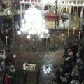 Kragujevčani u Sabornoj crkvi uz paljenje badnjaka obeležili Badnji dan