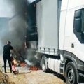 Eksplodirala plinska: Boca!? Vozač kamiona pokušao da ugasi požar, pa zadobio teške opekotine