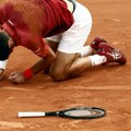 Novak Đoković se povukao sa Rolan Garosa zbog povrede kolena